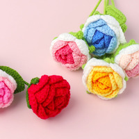 Meilleure vente multicolore Crochet Rose Bouquet en gros fleurs artificielles tricotées ornement pour l'obtention du diplôme Halloween Saint-Valentin