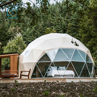 Tente de glamping de luxe en forme de dôme géodésique pour le camping d'hiver en plein air, avec rideau, structure en acier galvanisé à chaud, porte en verre/PVC