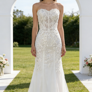 Abito da sposa a sirena personalizzato 2026 con applicazioni in pizzo, scollo a cuore senza spalline, strascico a cappella, per la chiesa - Product Image 1
