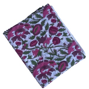 ผ้าฝ้ายแท้ 100% ผ้าพิมพ์ลายบล็อกทำมือจากอินเดีย ผ้าฝ้ายสวยงามเป็นมิตรกับสิ่งแวดล้อม เหมาะสำหรับทำชุดเสื้อผ้า - Product Image 1