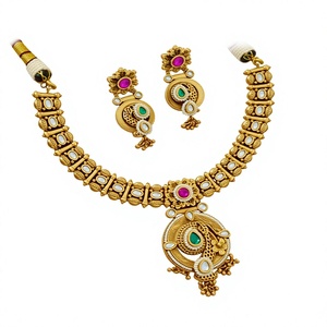 Collar de Moda con Acabado Dorado de Primera Calidad con Pendientes para Mujer, Joyería de Diseño para Bodas - Product Image 2