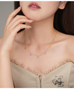 สร้อยคอเงินแท้ S925 รูปใบโคลเวอร์สี่แฉกหลากสี ดีไซน์สวยงามทันสมัย เหมาะเป็นของขวัญสำหรับผู้หญิงและเด็กผู้หญิง สวมใส่ได้ทุกวัน - Product Image 4