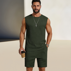 Conjuntos deportivos de 2 piezas para hombre al por mayor, personalizados, informales, con camiseta polo con cremallera corta y pantalones cortos, conjunto deportivo para correr, chándal de verano. - Product Image 1