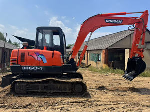Mini-excavatrice Doosan DH60 d'occasion, 6 tonnes, faible nombre d'heures de fonctionnement, équipée de composants d'origine : moteur, boîte de vitesses, pompe à engrenages, roulement. - Product Image 4