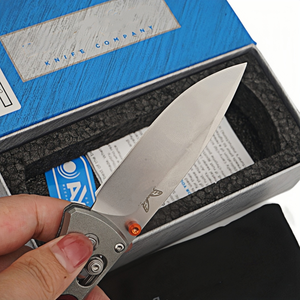 Cuchillo Plegable para Camping Tredknix BM535-9 Rojo, Hoja de Acero S30V con Punta Plana, Mango de Aleación de Aluminio, Grado Industrial - Product Image 4