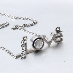 Collar con colgante de carta de amor, engaste de acero en oro rosa, regalo para uso diario - Product Image 4