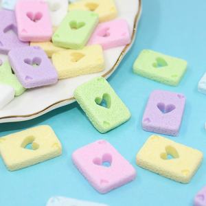 Cabujón plano de resina Kawaii con forma de corazón de póker para la creación de joyas DIY, horquillas, decoración de fundas de teléfono, relleno de slime y dijes de resina - Product Image 4