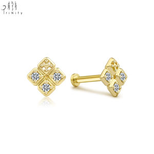 Boucle d'oreille tendance et minimaliste, faite à la main, en or massif 14 carats avec diamant naturel, pour piercing unique - Product Image 1