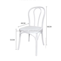 Chaise de mariage en plastique blanc, design moderne, élégante et durable, nouvelle arrivée pour les hôtels, la restauration, les mariages, les fêtes et l'utilisation en extérieur