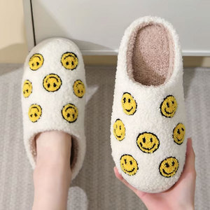 Zapatillas de invierno de felpa con cara sonriente suave personalizada para mujer, zapatillas de Navidad para casa peluda, mayoristas de tela de algodón para uso doméstico - Product Image 3