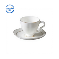 Service à thé moderne vintage en porcelaine fine anglaise blanche avec bordure dorée, tasses et soucoupes en céramique écologiques de 250 ml