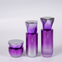 Deluxe 50g 100ml 120ml ensemble de bouteilles en verre violet couvercle en plastique de qualité supérieure pour Essence Lotion crème pour le visage soin de la peau sérum cosmétique personnalisé