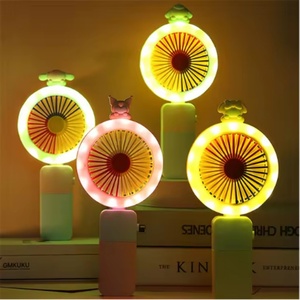 Ventilateur portable USB multicolore à motif de dessin animé pour étudiants, enfants, voiture, extérieur, hôtel – Idéal pour l'été – Fabriqué en plastique - Product Image 5