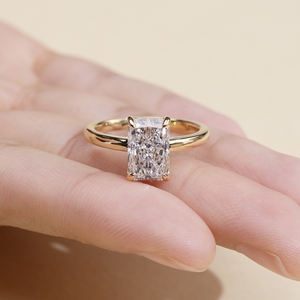 Anillo de Lujo para Mujer con Diamante Sintético Cultivado en Laboratorio, Corte Radiante, Oro Sólido de 18K, Certificado IGI, Modelo MSR-2052 - Product Image 4