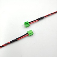Kabel Harness Merah Hitam Kustom dengan Konektor Pin Jantan Plastik Hijau dan Ujung Kabel Telanjang Berlapis Timah untuk Pencahayaan LED