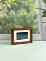 Cadre photo numérique intelligent WiFi 3,97 pouces Rouge profond Résolution 800x480 Coque en bois brut Cortex A7 Dual Core Interface TYPE-C