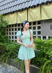 Vestido Mini Azul Floral con Cuello en V, Mangas Abullonadas, Cintura Natural, Teñido Liso, Transpirable, de Poliéster, Hecho en Vietnam - Product Image 4