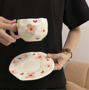 แก้วกาแฟเซรามิกทำมือลายเมฆสีฟ้า พร้อมจานรองทรงไม่สมมาตร ชุดถ้วยน้ำชาสำหรับชายามบ่าย 300 มล. แก้วคู่ ของขวัญ - Product Image 5