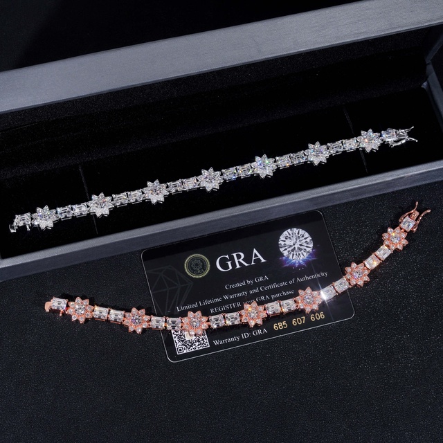 Fashion Jewelry Silver Emerald Cut Lab Diamond Tennis Bracelet VVS Moissanite Hip Hop Jewelry Iced Out Flower Tennis Bracelet
