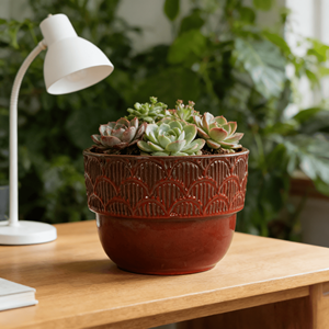 Grand pot de fleurs en céramique gaufrée bordeaux de style vintage américain - Écologique, durable, texturé, avec trou de drainage pour la maison - Product Image 2