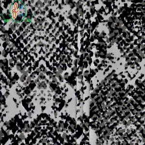 قماش ملابس سباحة مطاطي من البولي أميد والإيلاستين بطباعة رقمية مخصصة بنمط جلد الثعبان - Product Image 1