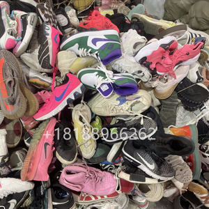 Fournisseur en vrac de chaussures de <span class=keywords><strong>marque</strong></span> usagées Preloved pour femmes baskets de marques internationales complètes chaussures de sport pour femmes à vendre - Product Image 4