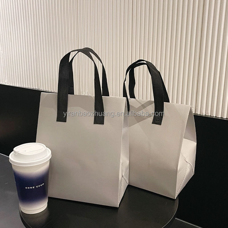 สีเทาเข้ม