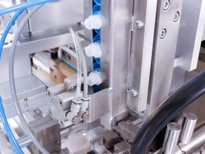 Machine d'emballage alimentaire horizontale automatique HFFS pour sachets Doypack à bec verseur, pour le remplissage de sauce ketchup - Product Image 5
