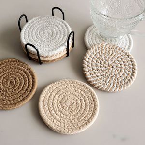 Sets de table ronds en corde de coton tressée naturelle pour cuisine et salle à manger, également utilisables comme sous-verres - Product Image 1