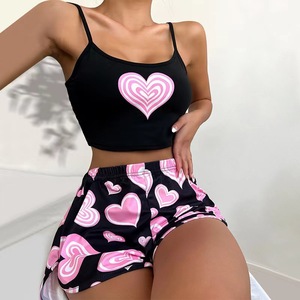 Ensemble de pyjama en deux pièces, style européen et américain, qualité export, short et camisole, imprimé cœurs roses, doux et confortable. - Product Image 1