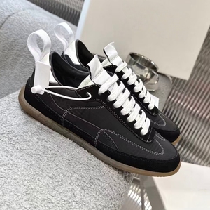 Zapatos casuales planos retro de moda para hombre, con costuras en contraste blanco y negro, con cordones y suela de goma, zapatillas deportivas de entrenamiento. - Product Image 1
