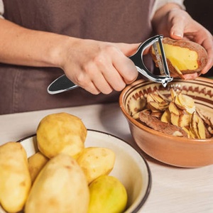 Non-Slip Comfortable <strong>Handle</strong> Y &amp; I Sharp Blade Kitchen Multifunction <strong>Potato</strong> and Vegetable <strong>Peeler</strong> for Carrots Zucchini Tomatoes