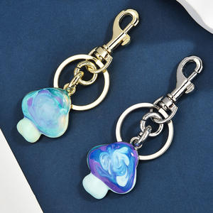 Venta al por mayor caliente gradiente de color en forma de seta llaveros de resina con hebilla de Metal, Anti pérdida de accesorios - Product Image 4