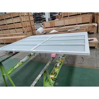 Porte de garage sectionnelle à usage mixte, style ferme, avec verre trempé et cadre en aluminium antivol, pour le développement immobilier