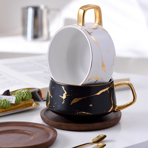 Tazza da caffè in ceramica piatto in legno tazza da tè piattino e cucchiaio in bambù tazze in porcellana per Espresso <span class=keywords><strong>Cappuccino</strong></span> con motivo in marmo dorato - Product Image 2