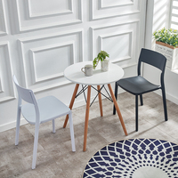 Kursi Plastik PP Modern Midcentury Harga Terjangkau, Dapat Ditumpuk, untuk Ruang Makan, Ruang Tamu, Restoran, Hotel, dan Dapur