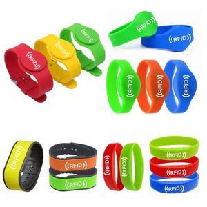 สายรัดข้อมือซิลิโคน RFID กันน้ำ พิมพ์ลาย ปรับขนาดได้ สำหรับงานวิ่ง เดิน หรือกิจกรรมอื่นๆ ของขวัญส่งเสริมการขาย ของที่ระลึก - Product Image 2