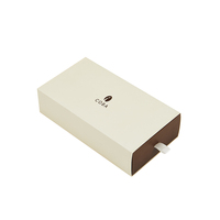 Boîte cadeau beige minimaliste personnalisée de luxe sur mesure