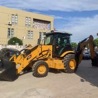 Chargeuse-pelleteuse Cat 420e d'occasion avec moteur de 70 kW de puissance et une capacité de godet de 0,8 m3 à vendre