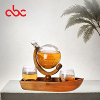 Vente en gros de verre rotatif en forme de voilier barboteur de vin bouteille artisanale pot de fermentation de forme spéciale instrument de terre diviseur de liqueur