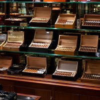 Vitrine de présentation en bois et verre pour cigares, humidificateur, comptoir de magasin, étagère sur mesure, MOQ 1 pour les boutiques de cigares et de tabac