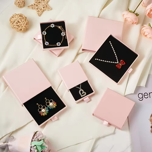 Boîte cadeau en papier pour bijoux, petite boîte à anneaux et colliers, emballage personnalisé, très vendue - Product Image 1