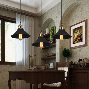 Art en fer noir, style industriel rétro, petite robe noire, lustre, café, bar, magasin de vêtements, commerce, usine - Product Image 1