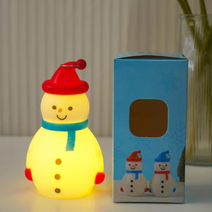 زهواو - إضاءة ليلية LED على شكل رجل ثلج كرتوني لعيد الميلاد، زينة بلاستيكية صغيرة، هدية للأطفال بتصميم مخصص، موديل 1173 - Product Image 5