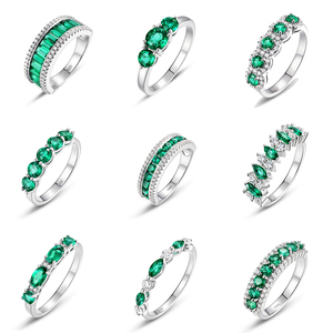 Anillo <span class=keywords><strong>de</strong></span> Eternidad <span class=keywords><strong>de</strong></span> Plata <span class=keywords><strong>de</strong></span> Ley 925 con Baño <span class=keywords><strong>de</strong></span> Platino y Esmeralda Cultivada en Laboratorio, Estilo Halo con Tres Piedras, Joyería Fina para Novia - Product Image 2