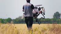 Drone pulvérisateur agricole professionnel FP300 avec réservoir de pulvérisation de 15 L, haute productivité pour utilisation agricole