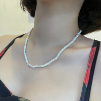 Collier de perles plates irrégulières d'eau douce naturelles blanches de 3-4 mm, chaîne de clavicule polyvalente avec fermoir en argent sterling 925, sans noyau