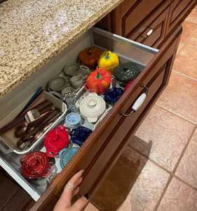 Armoires de cuisine traditionnelles de style américain, armoires de cuisine personnalisées, îlot, portes en verre, robinets, accessoires, solutions de salle à manger - Product Image 6