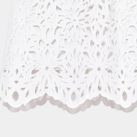 Robes de Soirée Blanches pour Invitées de Mariage 2026 – Élégante Robe Courte de Fête sans Manches à Col Bateau, Découpes Laser Florales, Personnalisable OEM/ODM