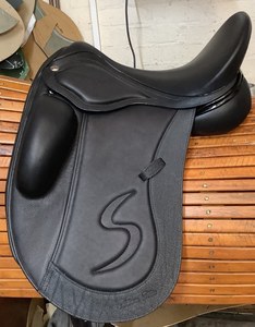 Silla de Doma de Cuero Duradera Más Vendida con Asiento Profundo Antideslizante, Paneles Acolchados Suaves y Árbol Ajustable para Montar a Caballo - Product Image 4